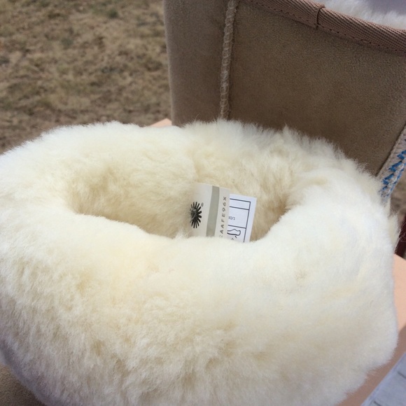 UGG CLASSIC SHORT 40:40:40 - Picture 7 of 8